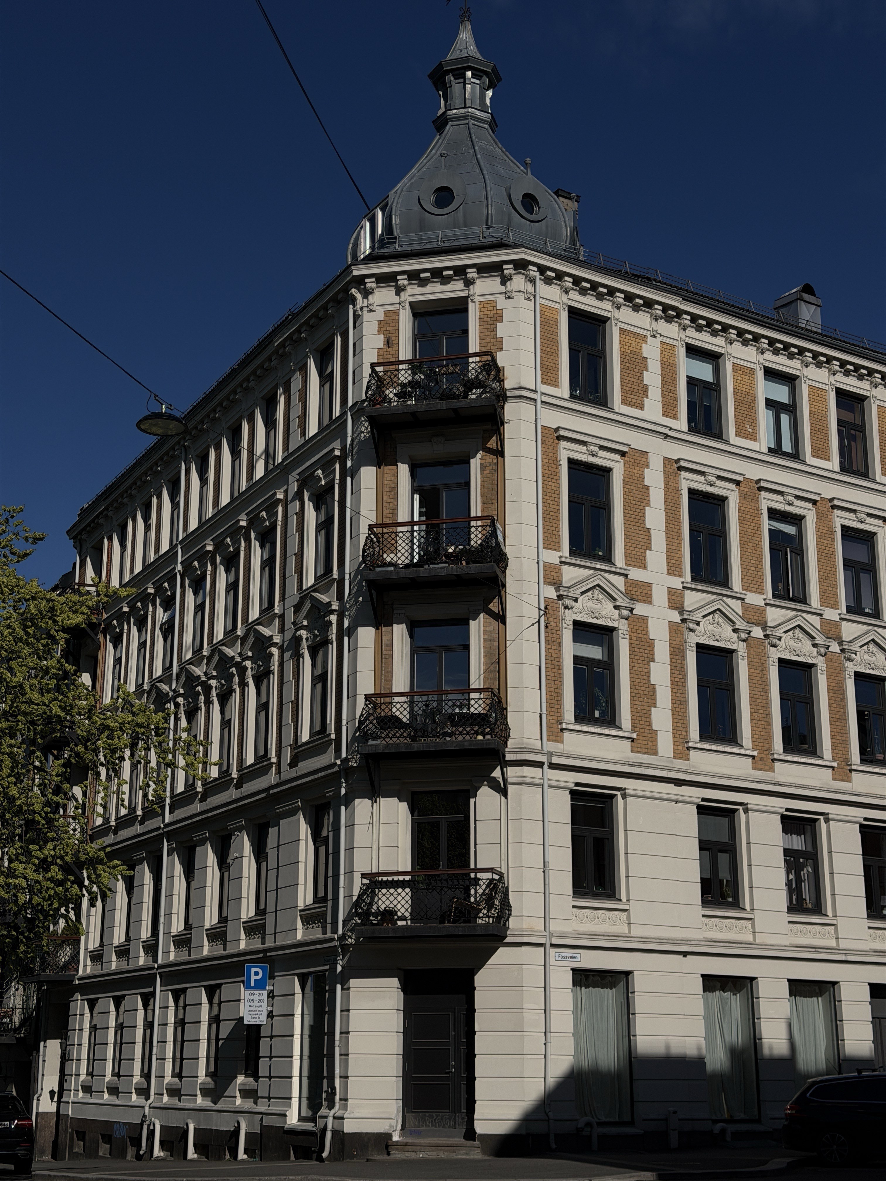 Slottet HQ, Fossveien 10